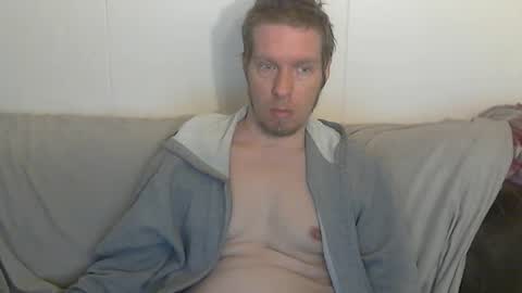 Snapshot of 2small4you83 chatting on April 25, 1:14 pm 2small4you83 online show from April 25, 1:14 pm