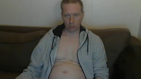 Snapshot of 2small4you83 chatting on May 27, 1:57 am 2small4you83 online show from May 27, 1:57 am