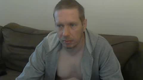 Snapshot of 2small4you83 chatting on June 5, 11:05 am 2small4you83 online show from June 5, 11:05 am