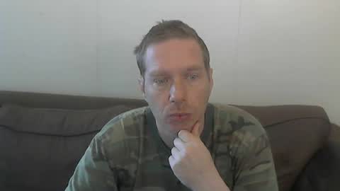 Snapshot of 2small4you83 chatting on June 16, 9:56 am 2small4you83 online show from June 16, 9:56 am