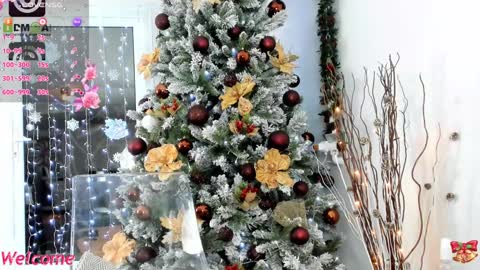 Ella online show from December 24, 8:05 pm