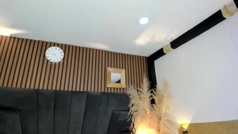 3X NAXAA online show from December 20, 1:51 pm