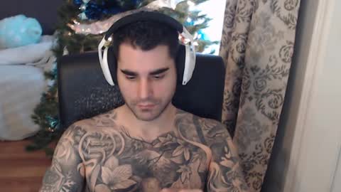 Snapshot of 420randomguy chatting on December 7, 6:04 pm Anomander Rake online show from December 7, 6:04 pm
