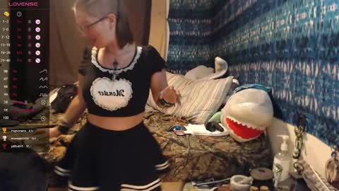 Snapshot of 420stonerchick chatting on May 22, 1:28 pm 420stonerchick online show from May 22, 1:28 pm