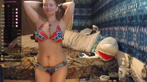 Snapshot of 420stonerchick chatting on May 26, 3:46 am 420stonerchick online show from May 26, 3:46 am