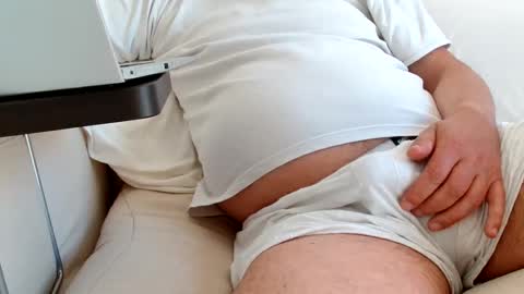 F E L I X -  -  F O ll O W      M E  online show from April 19, 7:51 am