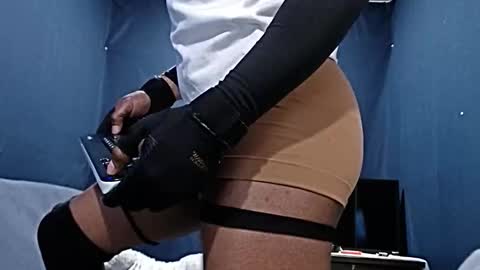 Snapshot of 5hbk chatting on November 12, 11:10 am Tettaz GetitJusy4ya online show from November 12, 11:10 am