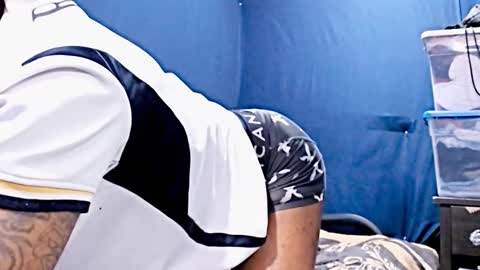 Snapshot of 5hbk chatting on November 18, 5:01 am Tettaz GetitJusy4ya online show from November 18, 5:01 am