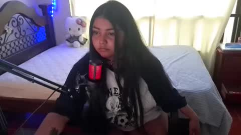 Snapshot of 5ophie chatting on February 8, 9:18 pm 5ophie online show from February 8, 9:18 pm