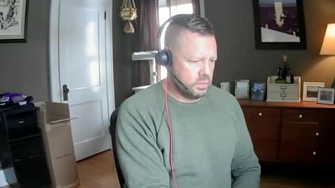 Snapshot of 612guy chatting on December 19, 5:53 pm 612guy online show from December 19, 5:53 pm