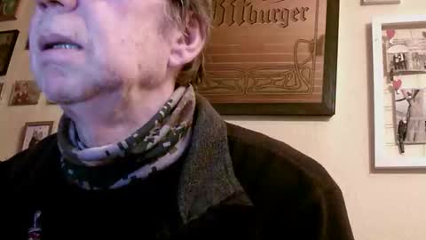 Snapshot of 64shorty chatting on September 19, 9:22 am 64shorty online show from September 19, 9:22 am