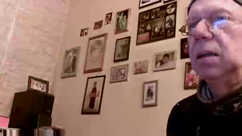 Snapshot of 64shorty chatting on September 21, 6:59 am 64shorty online show from September 21, 6:59 am