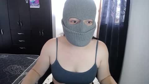 Snapshot of 666maskgirl chatting on December 2, 5:15 pm SHANNON online show from December 2, 5:15 pm