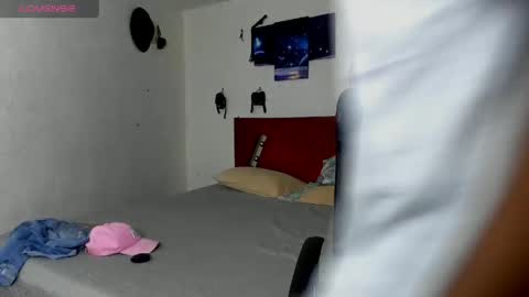 69blackwhite online show from April 24, 3:20 am