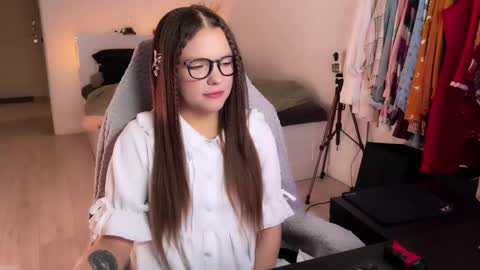    online show from September 22, 6:32 pm