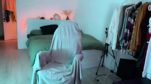    online show from September 24, 4:21 pm