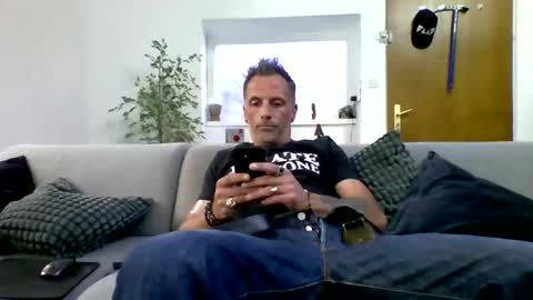 Num online show from April 4, 3:42 pm