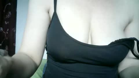 Snapshot of 77lilu chatting on November 19, 10:48 am Lilu online show from November 19, 10:48 am