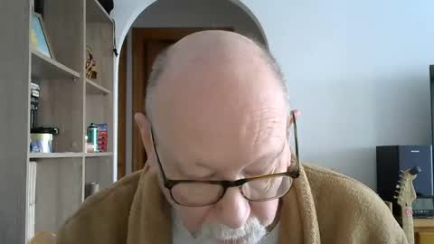  Papi  online show from December 8, 11:35 am