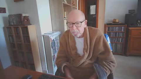 Snapshot of 7thsojourn chatting on November 18, 9:25 am Papi online show from November 18, 9:25 am