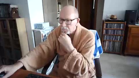 Snapshot of 7thsojourn chatting on December 2, 9:47 am Papi online show from December 2, 9:47 am