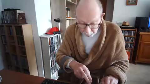  Papi  online show from February 8, 11:02 am