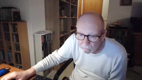  Papi  online show from February 19, 6:59 pm