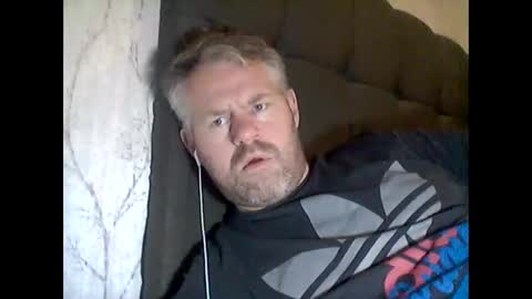 Snapshot of 81jonnyx chatting on December 6, 11:14 pm 81jonnyx online show from December 6, 11:14 pm