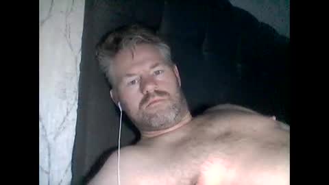 Snapshot of 81jonnyx chatting on December 8, 9:24 am 81jonnyx online show from December 8, 9:24 am