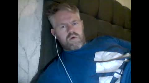 Snapshot of 81jonnyx chatting on December 21, 10:51 pm 81jonnyx online show from December 21, 10:51 pm
