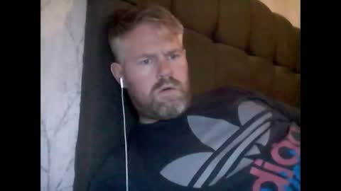 Snapshot of 81jonnyx chatting on December 27, 4:43 pm 81jonnyx online show from December 27, 4:43 pm