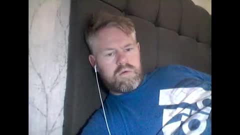 Snapshot of 81jonnyx chatting on February 19, 12:44 pm 81jonnyx online show from February 19, 12:44 pm