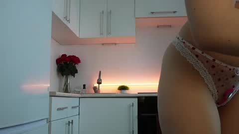 Monicano face online show from April 17, 4:04 am