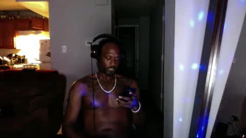 NoFaceNoCase online show from October 11, 5:17 am