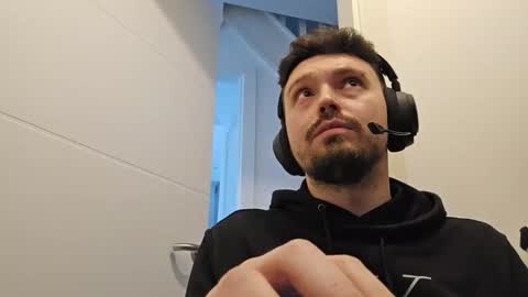 8inchdude93 online show from April 27, 10:57 am