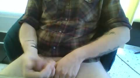 Snapshot of 9inchmenace chatting on May 24, 1:27 pm 9inchmenace online show from May 24, 1:27 pm