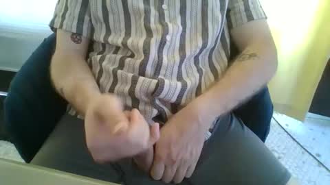 Snapshot of 9inchmenace chatting on May 25, 2:23 pm 9inchmenace online show from May 25, 2:23 pm