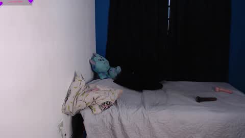 Snapshot of 9sophie_rosse chatting on September 13, 4:18 pm sofi 3 online show from September 13, 4:18 pm