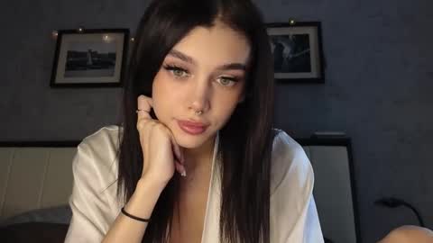 Snapshot of 9west chatting on November 19, 12:05 pm KARINA online show from November 19, 12:05 pm