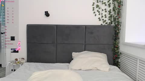 EMILY AND  MARCUS online show from November 3, 3:41 am