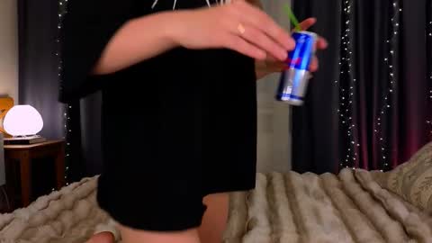 Snapshot of _a_n_n_y_ chatting on February 4, 10:15 pm Willow online show from February 4, 10:15 pm