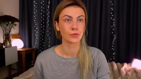 Snapshot of _a_n_n_y_ chatting on March 2, 6:58 am Willow online show from March 2, 6:58 am