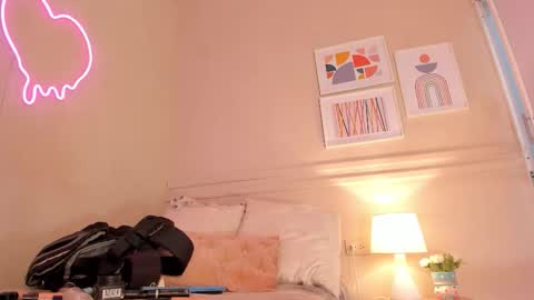 Snapshot of _aleja_x chatting on October 8, 11:30 am _aleja_x online show from October 8, 11:30 am