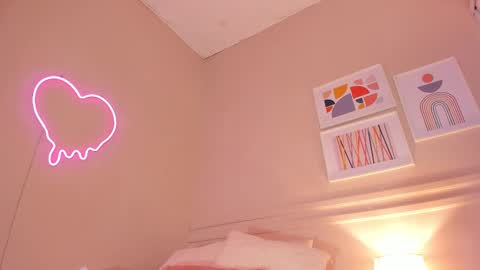 Snapshot of _aleja_x chatting on October 9, 11:41 am _aleja_x online show from October 9, 11:41 am