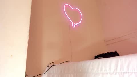 Snapshot of _aleja_x chatting on October 14, 11:33 am _aleja_x online show from October 14, 11:33 am