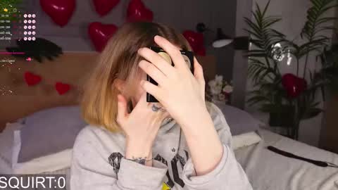 Snapshot of _aleksa chatting on February 12, 6:30 am Alexa online show from February 12, 6:30 am