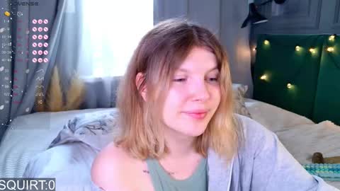 Snapshot of _aleksa chatting on March 8, 7:01 am Alexa online show from March 8, 7:01 am