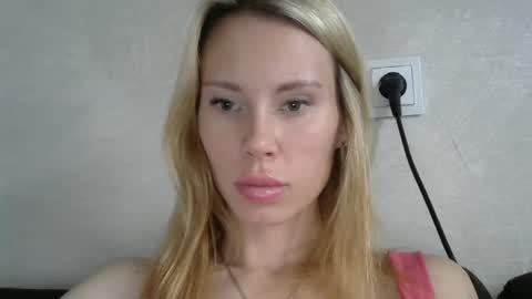 Snapshot of _alex1819 chatting on October 13, 7:19 am _alex1819 online show from October 13, 7:19 am