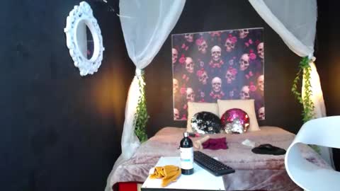 Snapshot of _alhanna chatting on December 13, 12:09 am Alhanna online show from December 13, 12:09 am