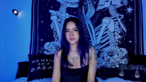 Snapshot of _alicesasha_ chatting on April 1, 7:09 am _alicesasha_ online show from April 1, 7:09 am